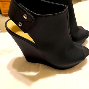 Chinese Laundry Open Toe Mule Wedges Size 6